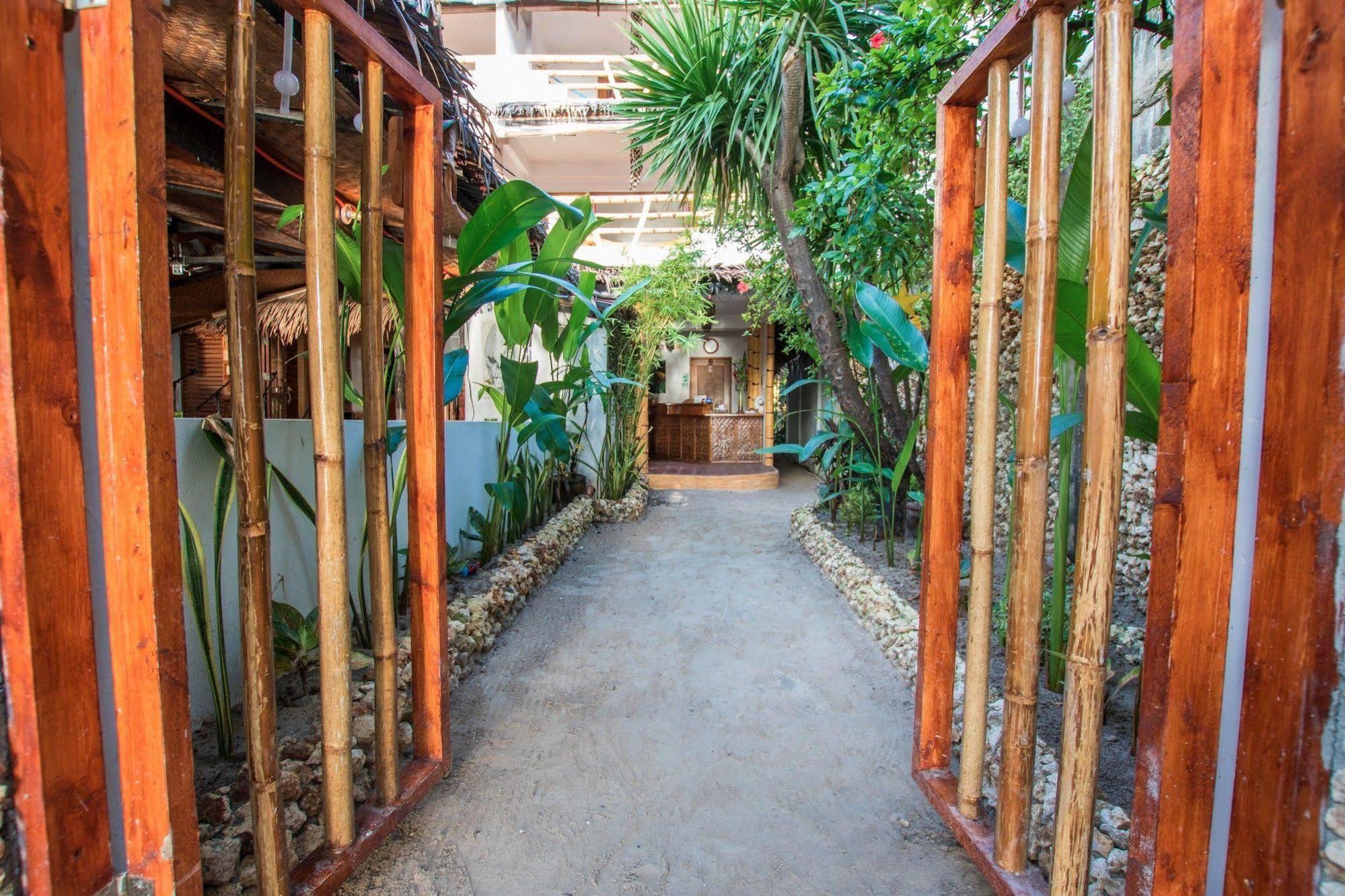 Bamboo Bungalows Resthouse Balabag  Eksteriør billede